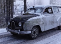 Редкий Saab, забытый в лесу, снова на ходу: в Швеции оживили автомобиль после 55 лет простоя