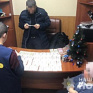 На Харьковщине полиция поймала на звятке 128 тыс. грн двух чиновников из Мерефы (фото)
