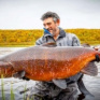 Известный рыбак поймал в реке гигантскую семгу и показал фото трофея