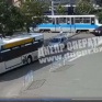 В Днепре девушка на Infiniti не заметила трамвай и врезалась в него (ВИДЕО)