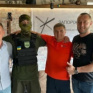 Волонтеры передалиименной бронежилет нацгвардейцу, сбившему три вражеских самолета