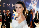 Красная дорожка премии "Эмми-2018": Пенелопа Крус, экс-подруга Бена Аффлека Линдсэй Шукус, Клер Фой и другие