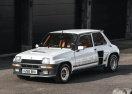 Миниатюрная легенда: редкий Renault 5 Turbo 2 ушел с аукциона по цене нового Mercedes S-Class