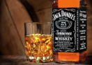 Продвижение Jack Daniel's: рабочие вместо людей в смокингах и Фрэнк Синатра